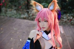 COSPLAY爱好者@青青子js（青青子AK）网友称其为“腿皇”