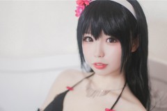 COSPLAY爱好者@十万珍吱伏特 笑起来露出两颗大门牙超可爱