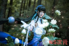 对王者荣耀英雄情有独钟的COSPLAY玩家”戚顾儿MIKI“