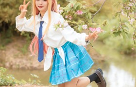 微博九九八XY个人简介，泳池边黑色角色装图片一览