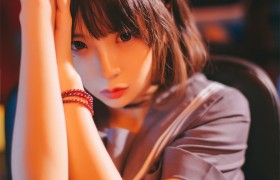 疯猫SS照片分享，作品她宛如一只小奶猫
