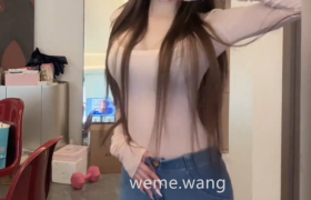 胡逗逗瑜伽裤穿搭比基尼，闪耀星芒，点亮欢乐之旅