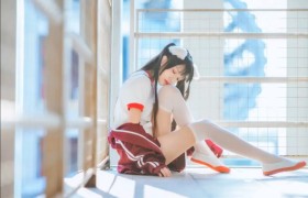 百万级别的博主之一桜桃喵体操服 满满的青春