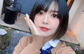 半半子新cosplay图片，惹人注目大凤来袭
