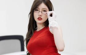 秀人美桃酱个人简介，清新自然柔美曲线