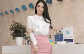 秀人Angela小热巴个人简介，都市简约风格OL图片