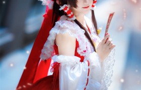 花柒Hana个人简介，泳池边的清晨幻想写真图片