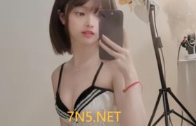 抖音咬一口妃妃酱个人简介，潮流舞蹈+甜妹人设