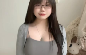 抖音星之小岑个人简介，早期微密圈系列养眼图集分享