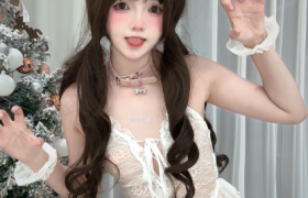 抖音小耳酱个人简介，往期微密圈圣诞少女的活力表达