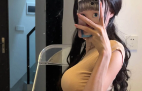 抖音女刺客个人简介，秘语自我凝视”的双重视角体验