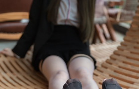 IESS异思趣向羽西作品图片，职场午后丝足轻放