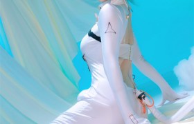 屿鱼演绎《碧蓝航线》纳希莫夫·海军上将：一场跨越次元的视觉盛宴